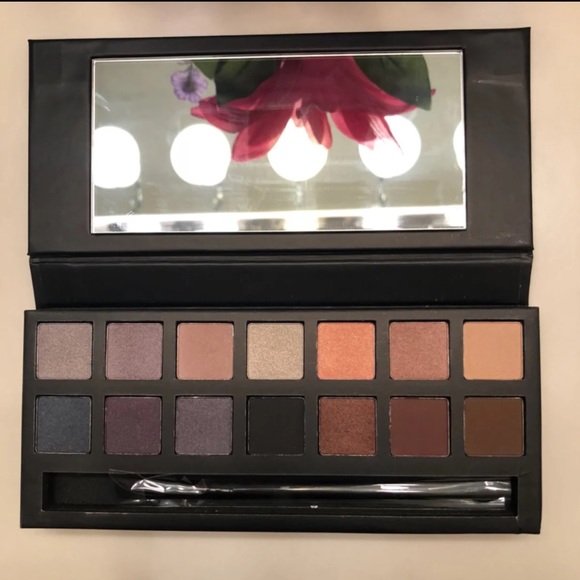Neutral Eyeshadow Palette - Picture 4 of 4